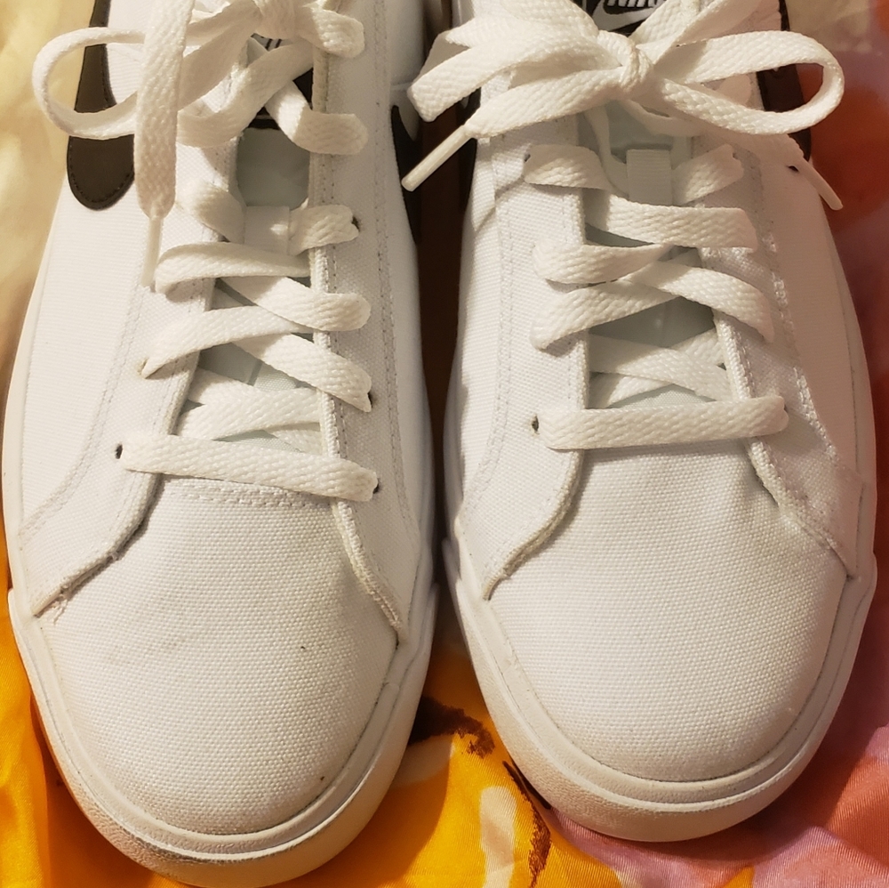 NIKE 👟 👟 - Picture 2 of 8